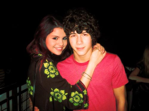 selena-gomez-nickjonas.jpg