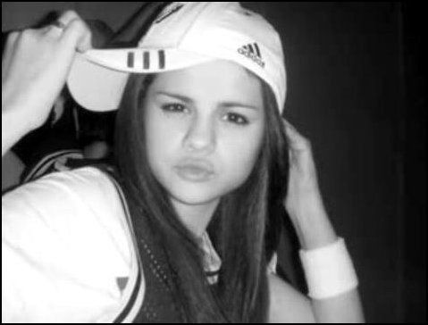 selena_gomez_1228101263-2.jpg